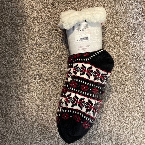Muk Luks Womens 2pr Sherpa Cabin Socks Red Snowflake Slippers - Picture 4 of 9